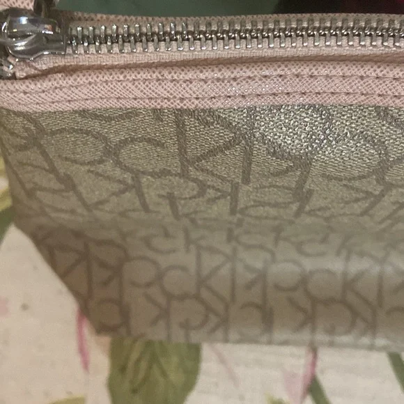 Calvin Klein Makeup Bag - Picture 6 of 6